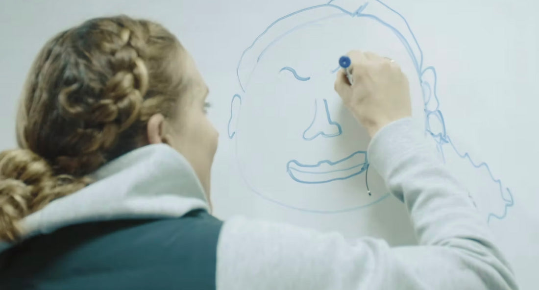 Jess und Georgia zeichnen sich gegenseitig