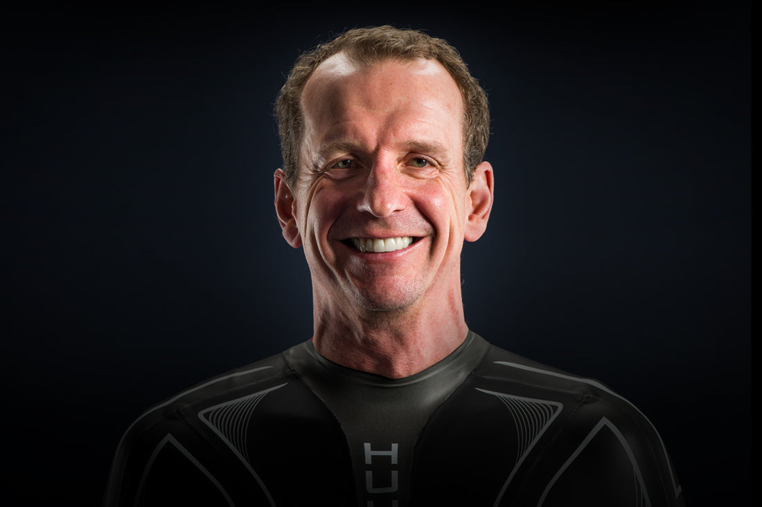 Prof. Greg Whyte nimmt den Weltrekord im Themse-Schwimmen in Angriff