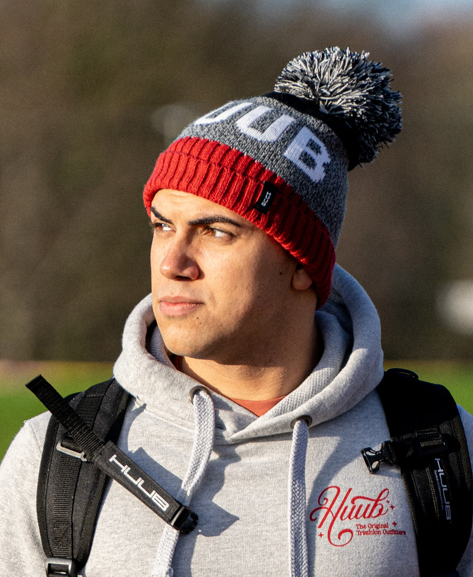 Bobble Hat – Schwarz/Burgunderrot